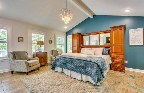 Riverfront Retreat with Fire Pit and Deck - Foto 14