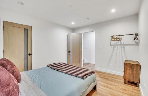 Luxurious Townhome W/3 Master Suites gated Parking - Photo 30