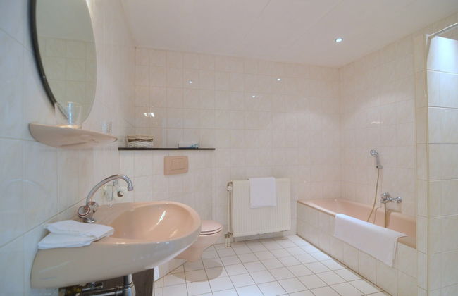 Spacious Holiday Home in Rekken With Hot Tub - Foto 19