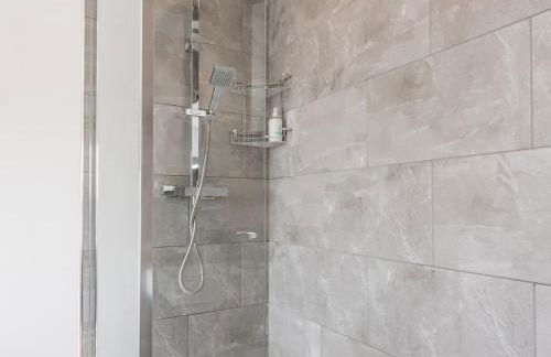 4-Bedroom Seafront House in Southend Sea Views - Pass the Keys - Foto 44