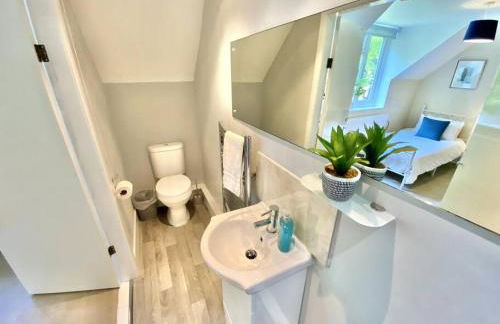 EasyRest - Spacious Detached House - 10 Beds - 5 Bedrooms - 4 Bathrooms - Secure Parking 5 Vehicles - Excellent Road Links - Perfect for Contractors & Large Groups - Foto 29