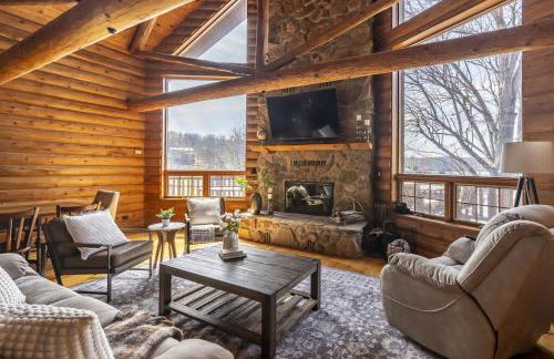 Luxury Log Cabin w Beach & Dock Sleeps 12 - Photo 2