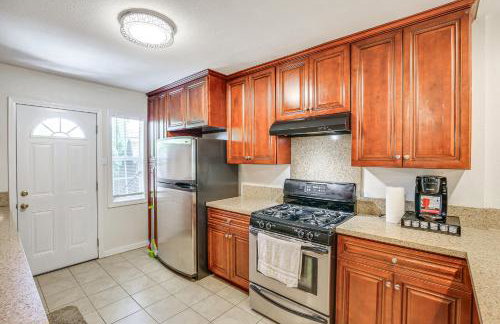 5 Mi to Coast Centrally Located Long Beach Home! - Photo 2