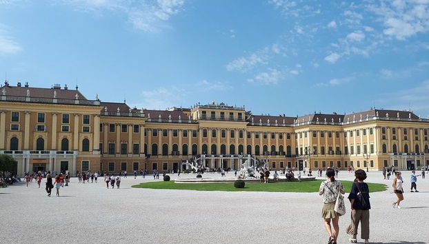 21 - Journée Tournée des Temps forts européens au départ de Francfort : Allemagne, République tchèque, Slovaquie, Hongrie, Autriche, Suisse, Italie, France, Pays-Bas, Belgique et Luxembourg - Photo 5, L'impressionnant château de Schönbrunn de style rococo à Vienne