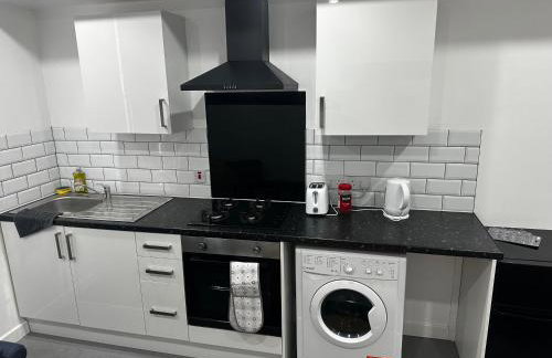 Cozzy Haven two min from Train station - Foto 9