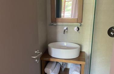 The Schoolmistress With The Golden Eyes, studios & rooms - Photo 24