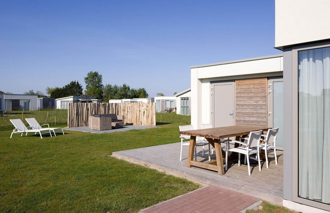 Bungalow at Nieuwvliet Bad Beach Resort - Photo 16