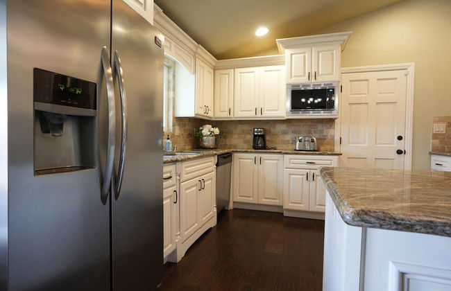 Sweet 4 bedroom, 3 bath plus Loft Bedroom, Pool Home - Photo 15