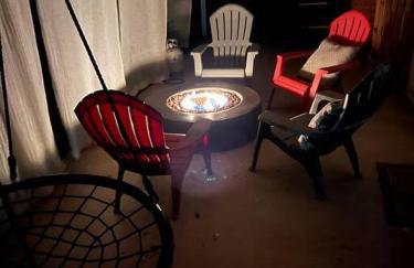 Peaceful & Cozy 3 bedroom Ranch-Home w/Fireplace - Foto 22