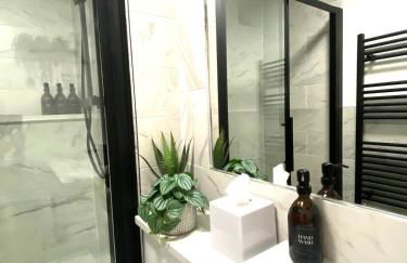 Boutique Chapel Apartment within City Walls - Photo 16