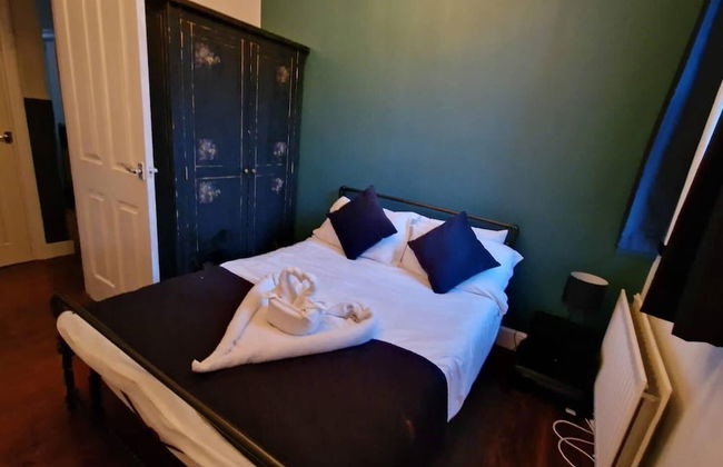 Inviting 3-bed Apartment in Newcastle Upon Tyne - Photo 2