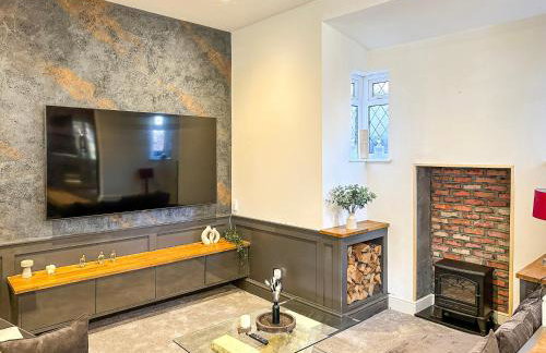 5BR Manchester Home Jacuzzi, Garden & Parking - Foto 9