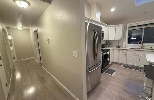Spacious 5BR Walk to Wild Waves! - Foto 7