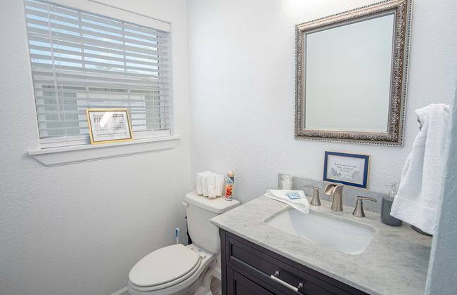 Splendid Gated 4 BR 2 BA Home Near Downtown - Foto 16