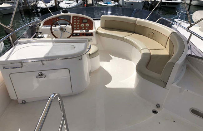 Miami Private Yacht Ride - Photo 3