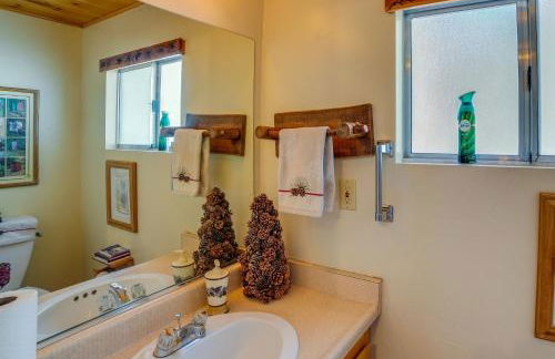 Peaceful Pines Running Springs Home with 3 Decks - Foto 22