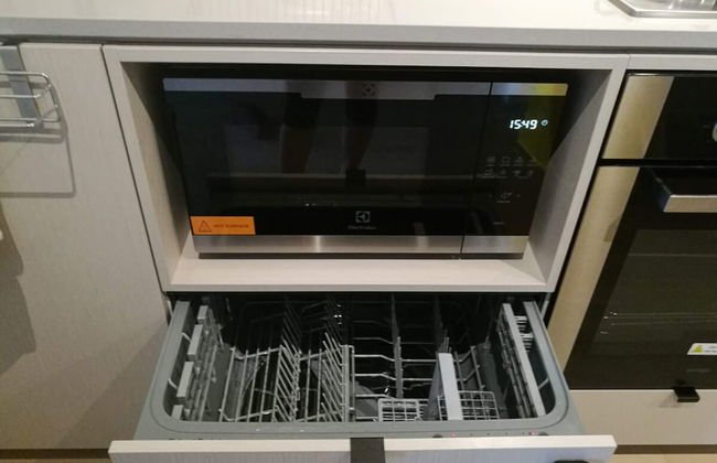 Modern 1 Bedroom in Tranquil Parklands - Photo 4