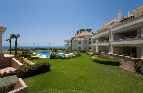 Luxury Beachfront Penthouse Marbella - heated pool & seaviews - Photo 17