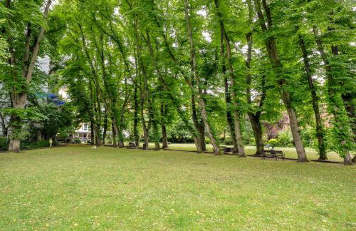 Central Apt-2Bed 2Bath-AC unit-By FabAccommodation - Foto 13