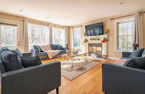 Luxury 4 bedroom house in Pocono Mountains with Hottub in Golf Course Near Lake - Foto 2