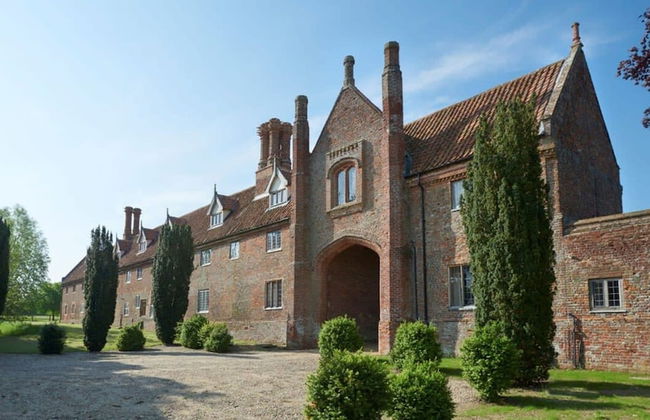 Lavish Tudor Estate Gardens - Sleeps 25 - Foto 2