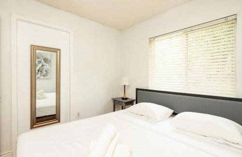 Waterfront 2-Story Villa with Heated Pool - Foto 18