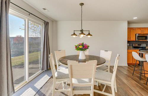 Private Yard and Pond Views Fort Wayne Family Home! - Foto 3