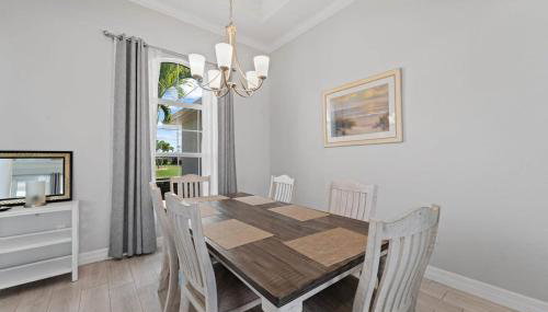 Sun-Soaked & Tranquil Getaway Relaxing Pool Area - Foto 3