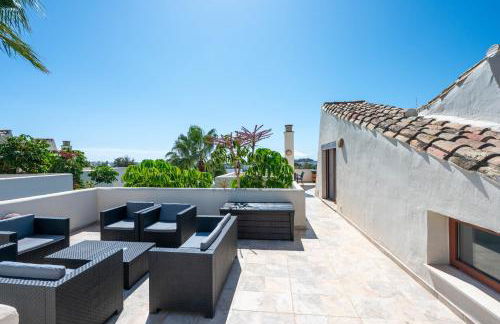 Villa Serena Marbella - Luxury villa with pool & sea views - Photo 39