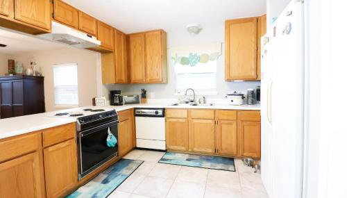 SUNNY DAZE Walk to Beach 2 Decks Pet Friendly Has a Mini Bar - Foto 5