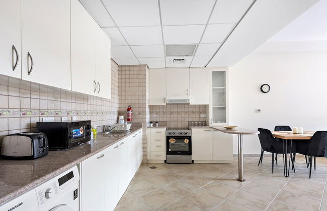 Elegant Apartment Retreat at Widcombe House 3 - Photo 8