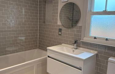 West Bridgford 2 Bed 2 Bathroom Apartment with parking - Foto 3