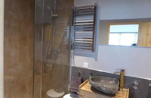 Pass the Keys Mistral Coastal Cabin - Dungeness sleeps 23 - Photo 3