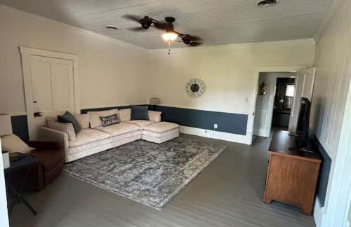 Classic Lakeside Estate Stay with Cozy Living Spaces & Outdoor Adventures in Kuttawa, Kentucky - Foto 6