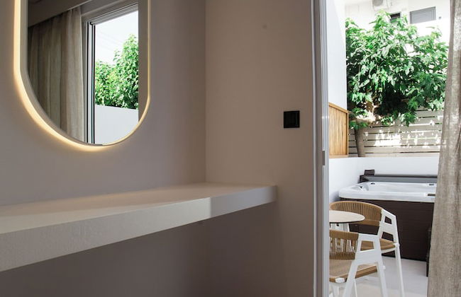 Stay Helios - Aparts & Pool Suites - Photo 35