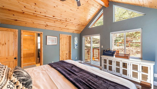 10 Mins to the Lake, Hot Tub & Game Room, Modern Cabin Bearpaw by Avantstay - Foto 5, Interior