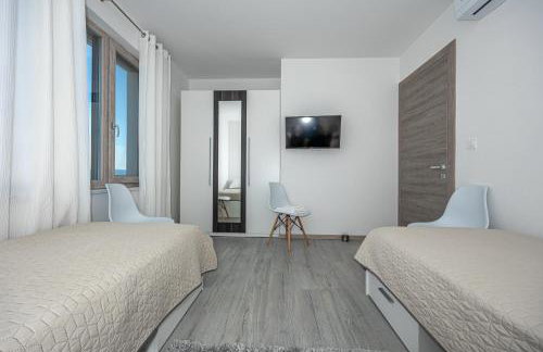 Luxury White Sails Villas with a Multi Sport Court and Sea View - Photo 58