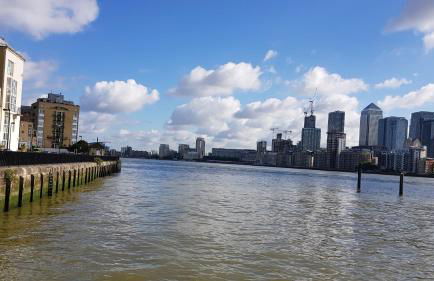 Riverside 1BR with Easy Transport 20min to City Centre - Photo 58