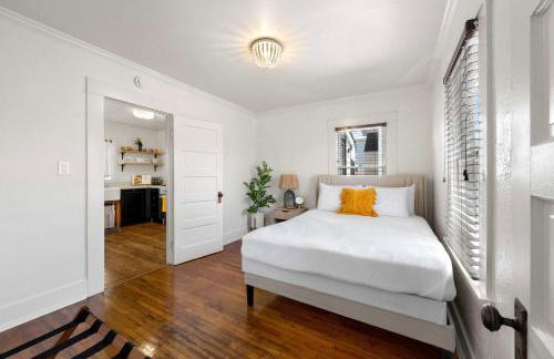 Mid-City 2BR Retreat Firepit Nights with Free Parking - Photo 38