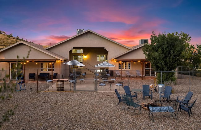 New Luxury Prescott Lynx B B 4k ft2 Sleeps 22 - Photo 36