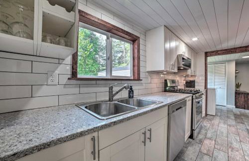 Prudenville Retreat with Yard about 1 Mi to Lake! - Foto 9