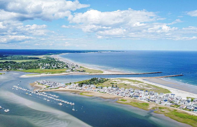 All is Wells Incredible Location! Walk to Beach - Photo 28