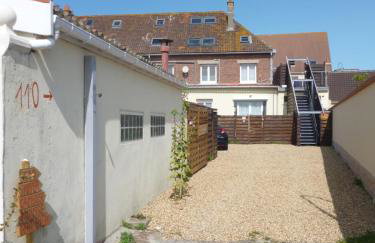 Gentlemen appartement au premier étage à 50 metres de la mer - Photo 25