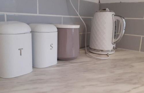 Free Parking Spacious Home - Photo 35