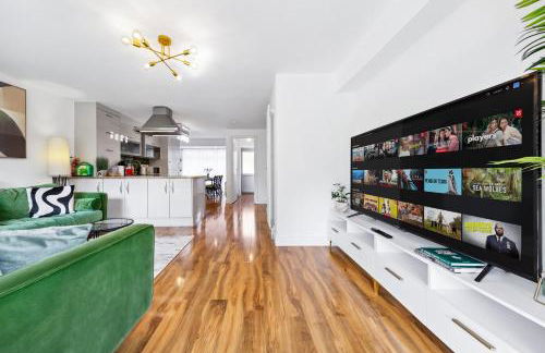4 Bedroom House by Homestyles Hosts - Short Lets and Serviced Accommodation Islington - Private En-Suite - Foto 55