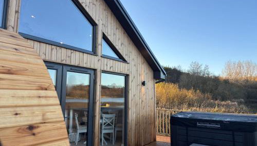 Four Seasons Lodge - Photo 1