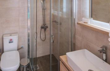 Trizonia Bay Hotel - Photo 48