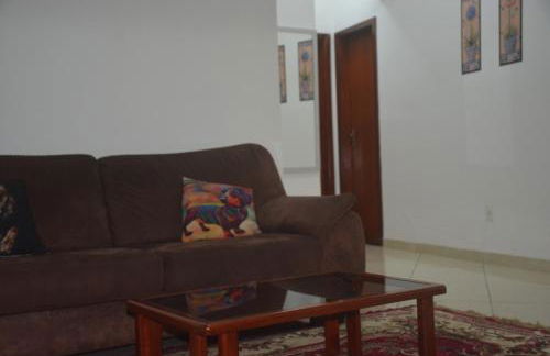 Dois quartos Cozinha completa Wi Fi Self check in com senha Central e perto de tudo a 4,4Km da Rodoviária e 15,4 km do Aeroporto Apartamentos 102 e 302 - Foto 27