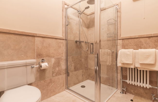 8 Bedroomed House Steeped in History - Photo 21