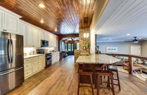 Hot Tub, Dock, Lakefront Luxe Six Mile Retreat - Foto 9